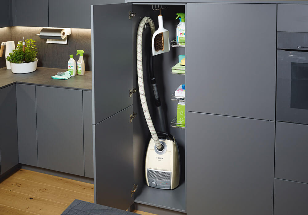 Imagen destacada: El cajón flexible para artículos de limpieza es el moderno centro de higiene para varios tipos de armarios
