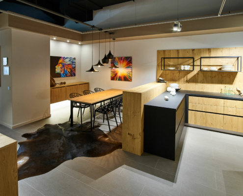 Bild zeigt die Wohnküche in einem modernen Apartment